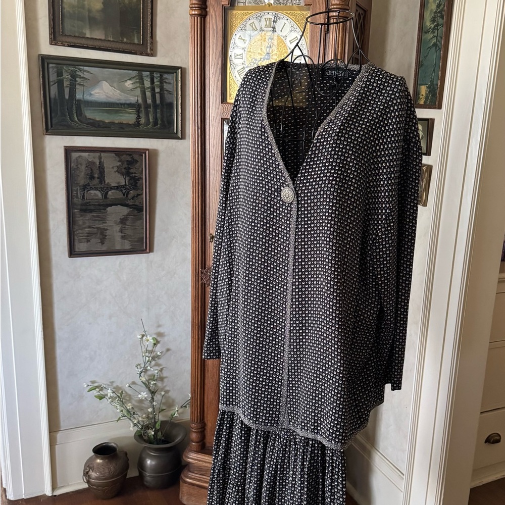 Karen Kane Black and White dressy cover up and flowy skirt